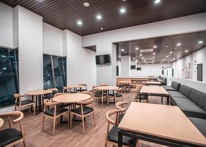 Super Oyo Townhouse 1 Hotel Salemba
